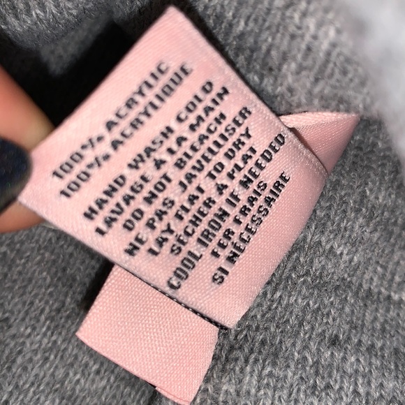 JUICY COUTURE Pom Hat Toque and Scarf Gift Set in box - Picture 10 of 10